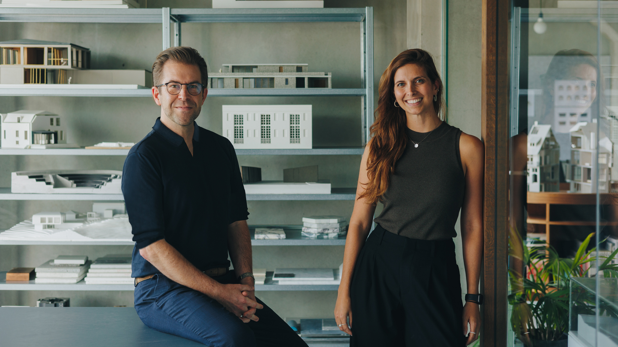 Serge Schoemaker (l) en Maiara Camilotti. Beeld Masha Bakker
