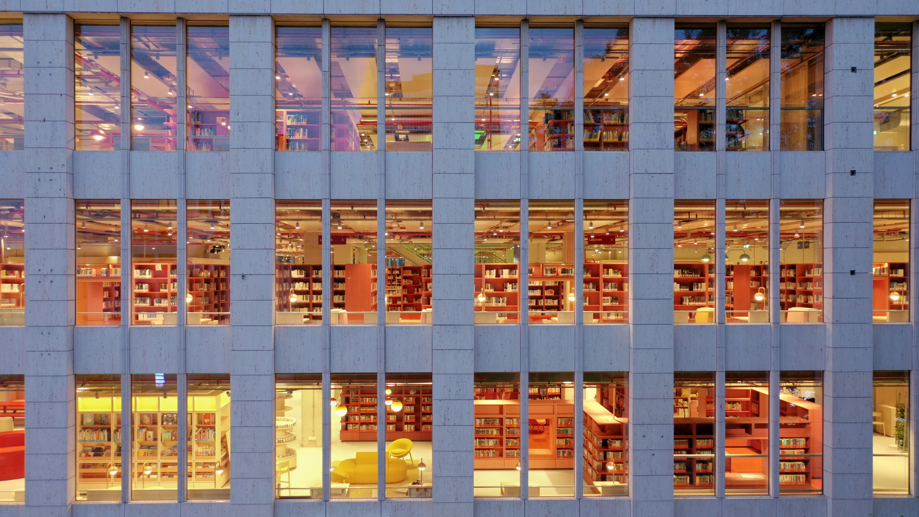 Centrale bibliotheek van Essen in Duitsland,  interieurontwerp door MVRDV en includi. Beeld Jannes Linders